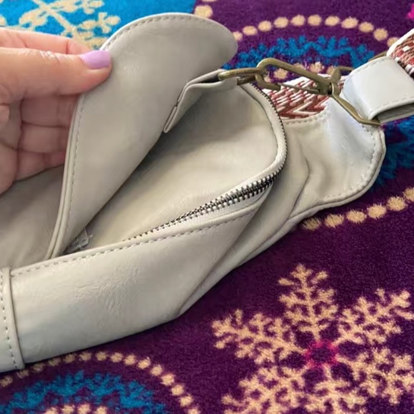 Gray Sling Crossbody Vegan Leather Bag - Picture 4 of 8